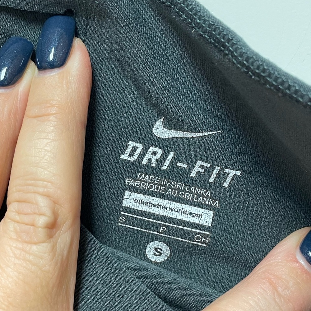 Nike Dri Fit Womens Small 19” Charcoal Gray Athletic Running Cropped Leggings - Picture 5 of 7